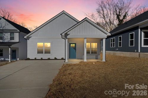 1562 7th Avenue Dr Sw, Hickory, NC, 28602-2365 | Card Image