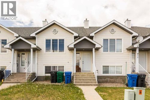 15 Blackfoot Boulevard W, Lethbridge, AB, T1K7N7 | Card Image