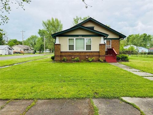 243 E 17th St, Baxter Springs, KS, 66713-1801 | Card Image