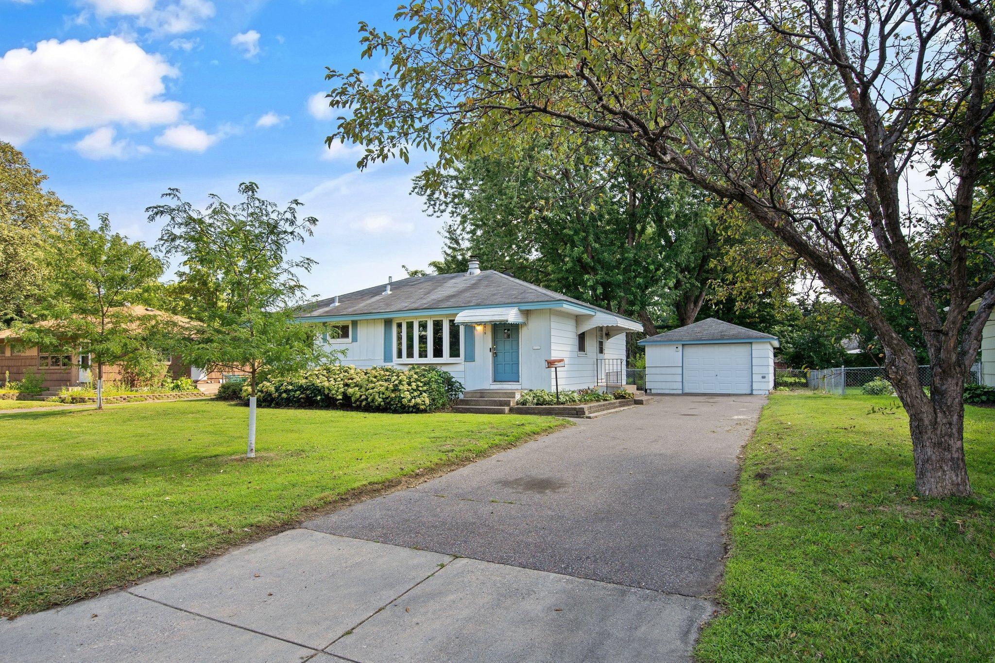 Howe Ln, Minneapolis, MN 55429