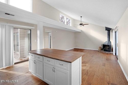 515 Lost Tree Ln, Knoxville, TN, 37934-2512 | Card Image