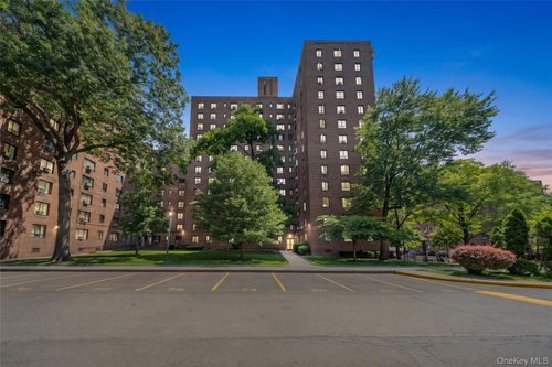 4h-1605 Metropolitan Avenue, New York, NY, 10462 | Card Image