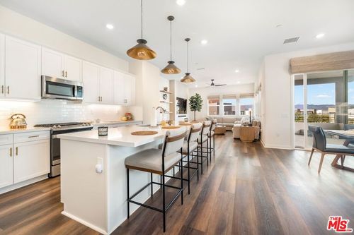 27525 Illumination Ct, Valencia, CA, 91381-2122 | Card Image