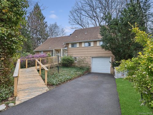 20 Cherry Ln, Huntington, NY, 11743-2944 | Card Image
