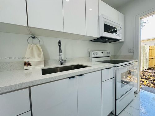 apt-2-407 Se 14th Ct, Fort Lauderdale, FL, 33316-1969 | Card Image