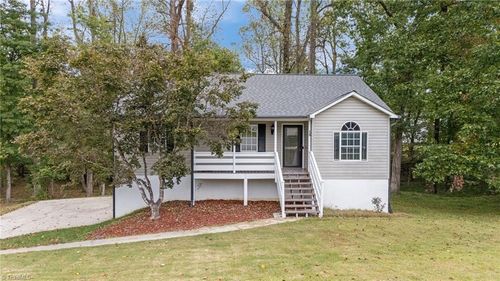 18 Candlestick Dr, Thomasville, NC, 27360-8605 | Card Image