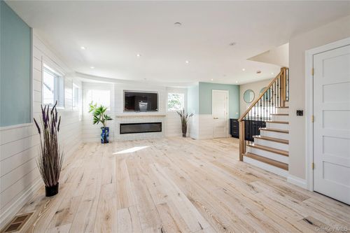 51 Forester St, Long Beach, NY, 11561-2414 | Card Image