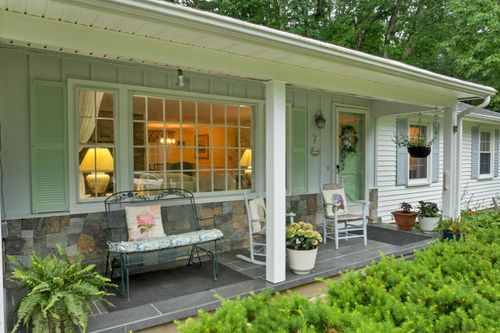 2 Glendale Rd, North Hampton, NH, 03862-2207 | Card Image