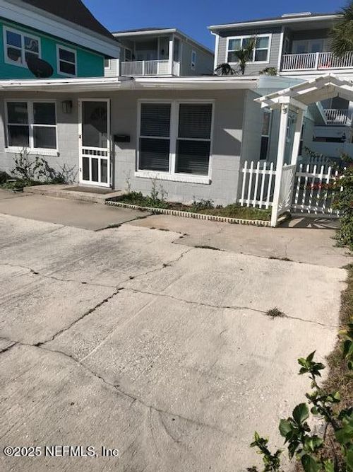 1812 Ocean Dr S, Jacksonville Beach, FL, 32250-6243 | Card Image