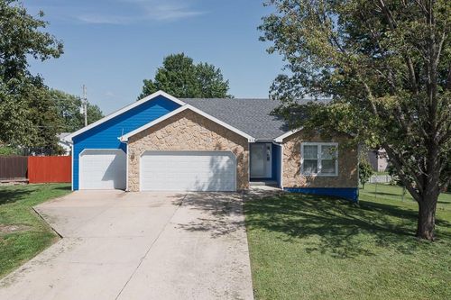 511 E 12th Ter, Tonganoxie, KS, 66086-5509 | Card Image