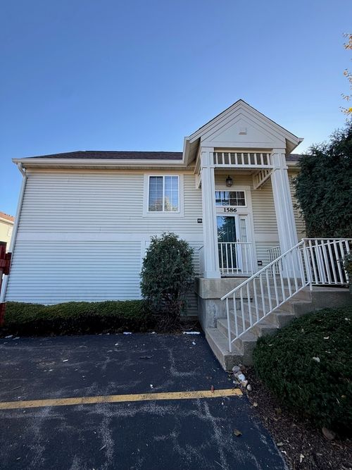 1586-1586 New Haven Dr, Cary, IL, 60013-1818 | Card Image