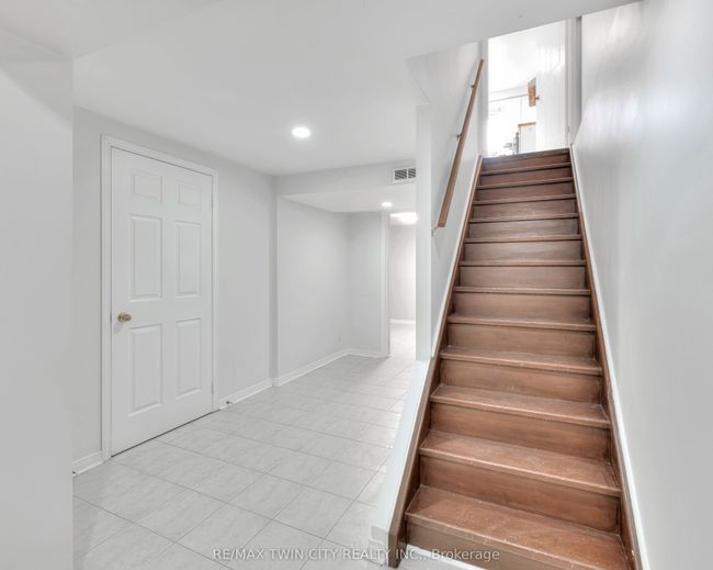 44 Cole Rd, House attached with 3 bedrooms, 2 bathrooms and 3 parking in Guelph ON | Image 26