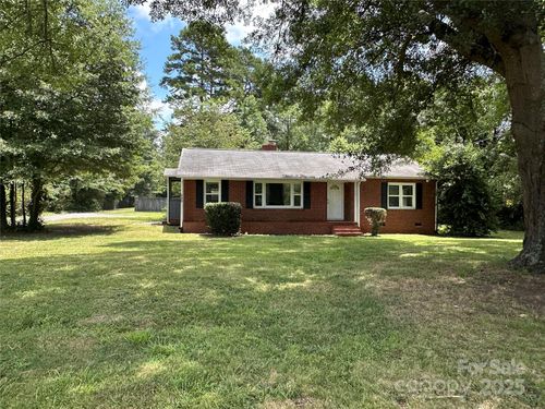 800 Mt Holly Huntersville Rd, Charlotte, NC, 28214-9351 | Card Image