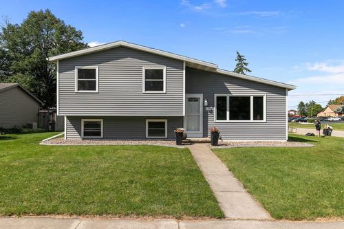 1201 Green Acres Lane, NEENAH, WI, 54956 | Card Image