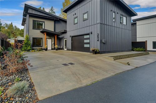 {{alt}} | Card Image