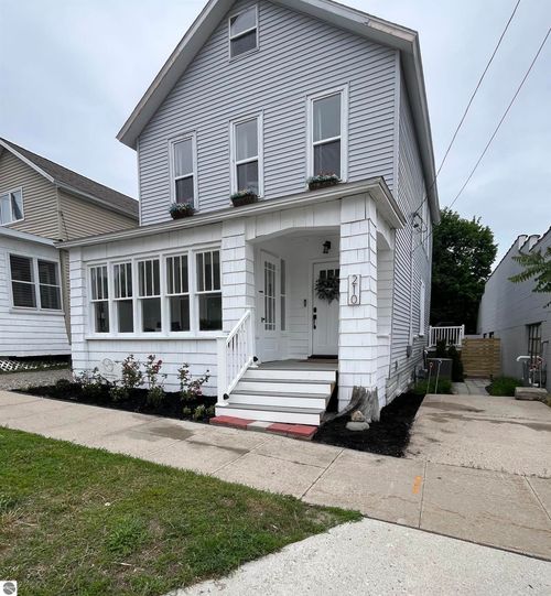 210 5th Ave, Manistee, MI, 49660-1312 | Card Image