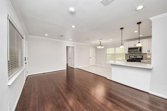 5222 W 43 Rd St, House other with 4 bedrooms, 2 bathrooms and null parking in Houston TX | Image 7