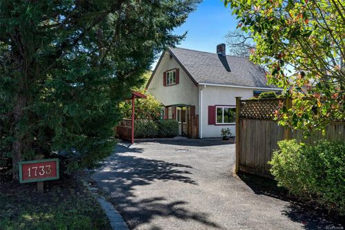 1733 Feltham Rd, Saanich, BC, V8N2A4 | Card Image