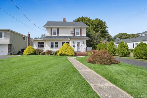 216 Jayne Ave, Patchogue, NY, 11772-2627 | Card Image