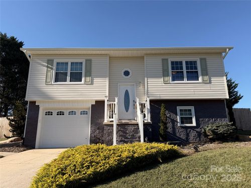 17 Maple Dr, Granite Falls, NC, 28630-1711 | Card Image