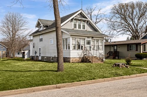 411 1st Ave E, Holmen, WI, 54636-9627 | Card Image