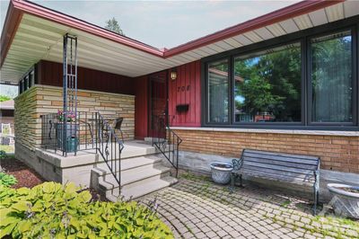 708 Ellen Ave, House other with 3 bedrooms, 2 bathrooms and 2 parking in Ottawa ON | Image 3