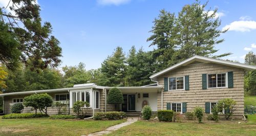 46 Tumblebrook Rd, Woodbridge, CT, 06525-2536 | Card Image