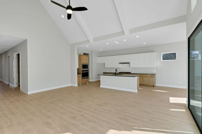 8010 Grizzly Run Dr, House other with 4 bedrooms, 3 bathrooms and null parking in Burleson TX | Image 6