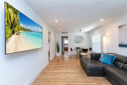825 Ne 10th Avenue, Pompano Beach, FL, 33060 | Card Image