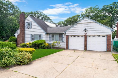 97 Dietz St, Hempstead, NY, 11550-7624 | Card Image