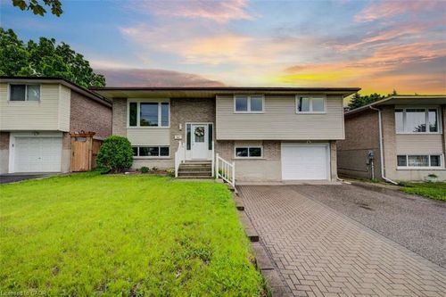 939 Strasburg Rd, Kitchener, ON, N2E1T6 | Card Image