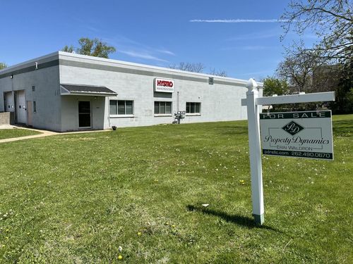 900 Armour Road, Oconomowoc, WI, 53066 | Card Image