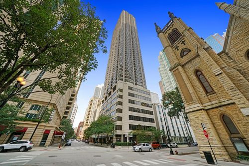 1904-30 Huron St, Chicago, IL, 60611-2777 | Card Image