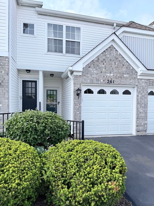 261 Arboretum Dr, Lombard, IL, 60148-7110 | Card Image