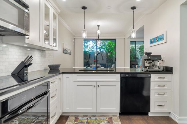 111 - 1785 Martin Dr, Condo with 2 bedrooms, 2 bathrooms and 1 parking in Surrey BC | Image 7