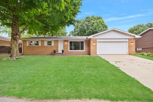 210 Arlington Dr, Normal, IL, 61761-2749 | Card Image
