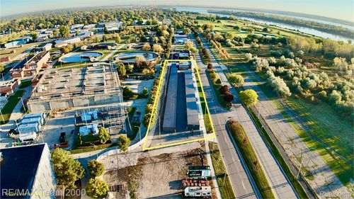 4500 Biddle Ave, Wyandotte, MI, 48192-7305 | Card Image