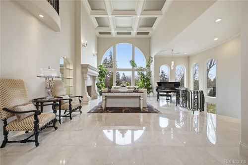 5230 Clarendon Crest St, Bloomfield Hills, MI, 48302-2611 | Card Image