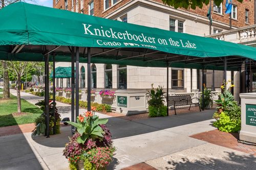 1028 E Juneau Ave, Milwaukee, WI, 53202-2933 | Card Image