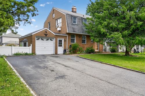 163 Earl Street, North Hempstead, NY, 11590 | Card Image