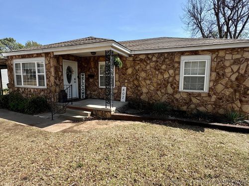 802 Howerton Ave, Cushing, OK, 74023-4616 | Card Image