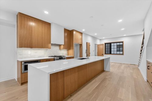 521 E 19th St, Kansas City, MO, 64108-1188 | Card Image