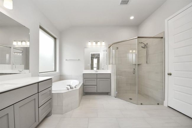 12310 Grassy Bend Dr, House other with 3 bedrooms, 2 bathrooms and 2 parking in Mont Belvieu TX | Image 15