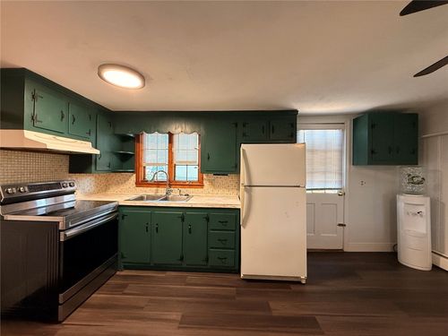 145 Oak Crest Dr, Riverside, RI, 02915-2820 | Card Image