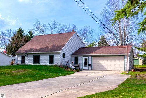 1735 Scully Rd, Mt Pleasant, MI, 48858-8015 | Card Image