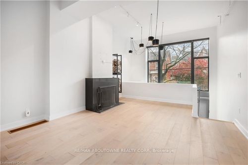 105-676 Richmond St W, Toronto, ON, M6J1C3 | Card Image