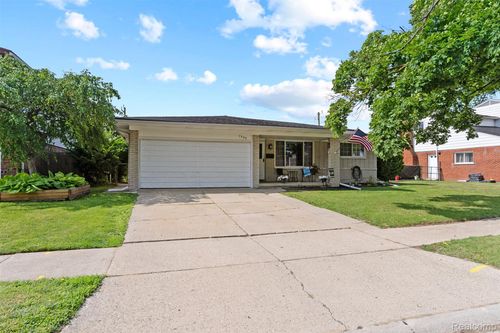 7044 Jenerous, Center Line, MI, 48015-1107 | Card Image