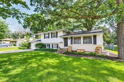 2226 County Road F E, White Bear Lake, MN, 55110-3801 | Card Image