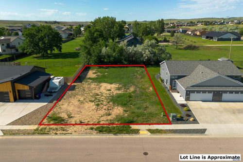 401 Hanover Dr, Rapid City, SD, 57701-8307 | Card Image