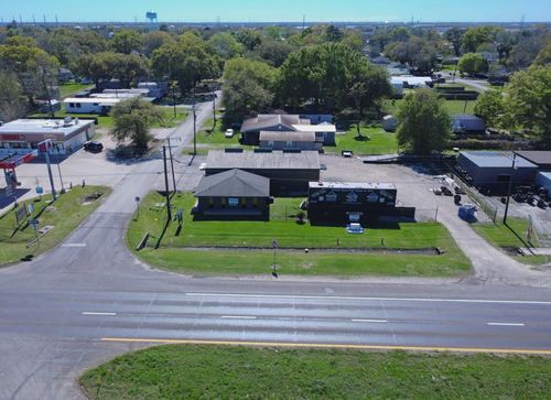 3911 N Twin City Hwy, Nederland, TX, 77627-3238 | Card Image